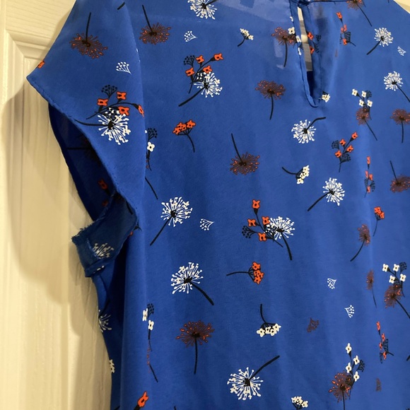 Fun 2 Fun Women’s Blue Pleated Cap Sleeve Blouse with Bib Collar Sz. Medium - Picture 6 of 9